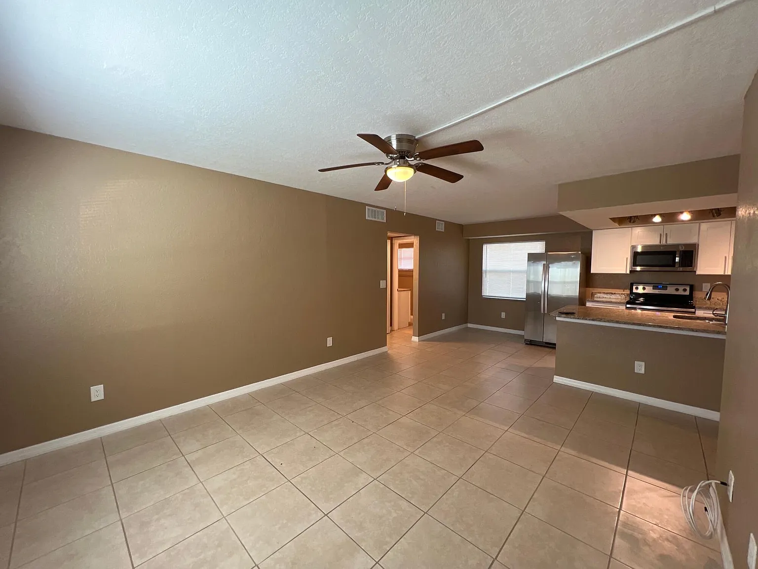 Oak Park Apartments — Photo 3