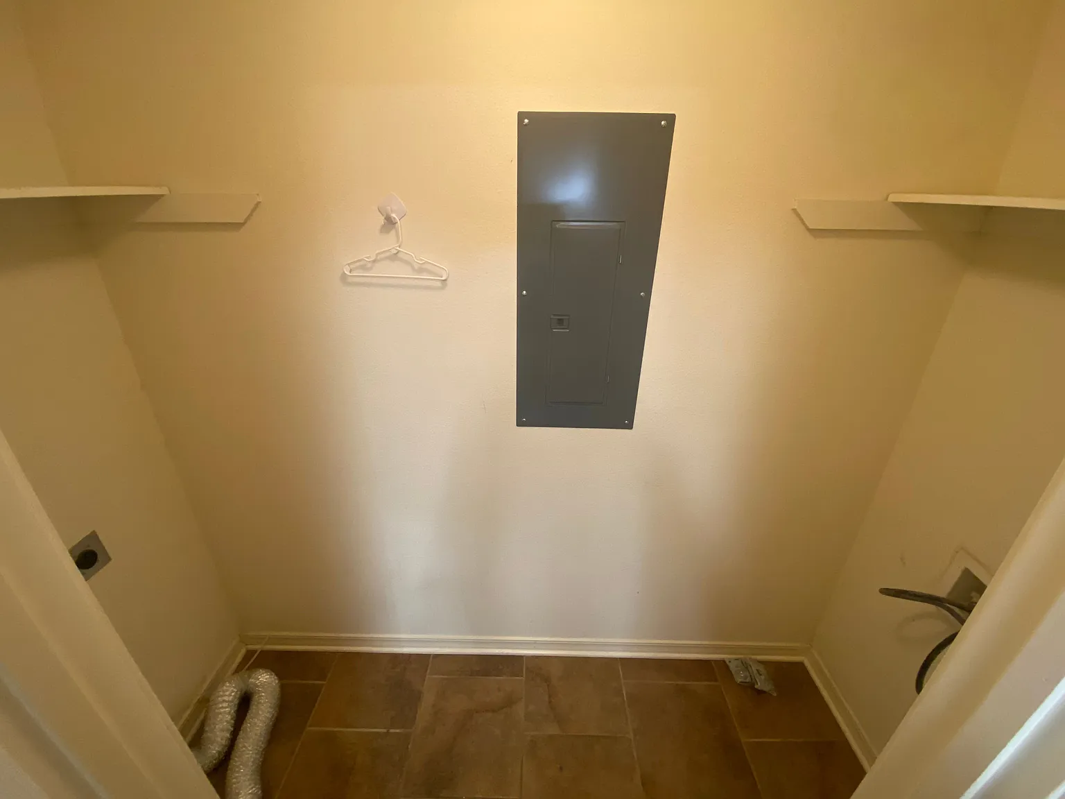 3 bed, 2.0 bath, 1396 sqft, $1,300 — Photo 4