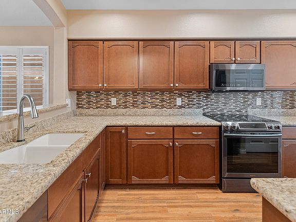 3rd image of 14710 W PARKWOOD Drive