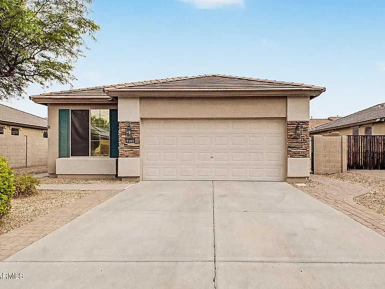 7103 W Lone Tree Trl — Photo 1
