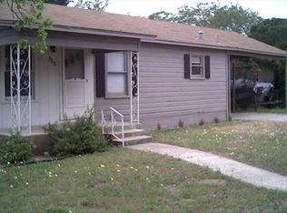 903 W Goodwin St, Pleasanton, TX 78064