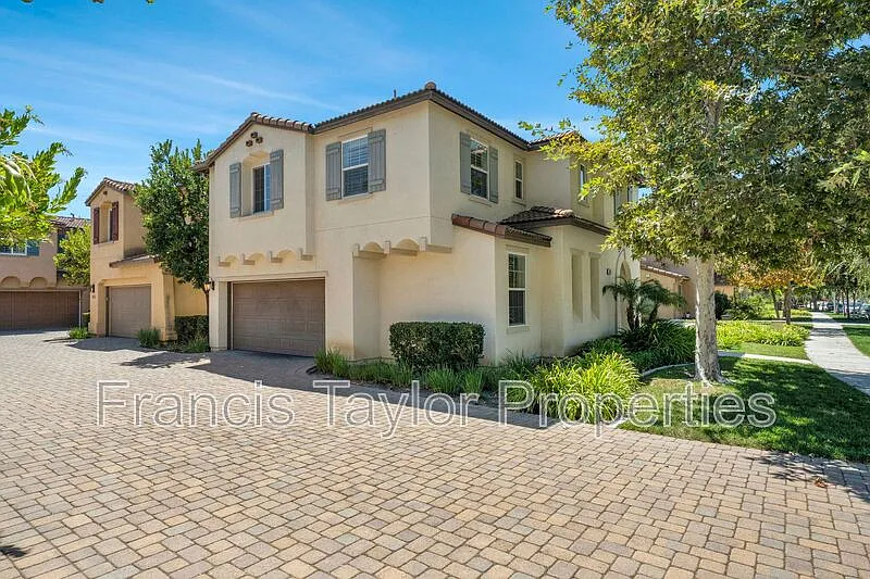 3 bed, 2.5 bath, 1904 sqft, $5,500 — Photo 3