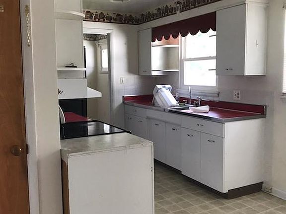 5th image of 903 Spruce St