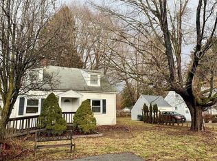 41 Red Barn Rd, Hyde Park, NY 12538