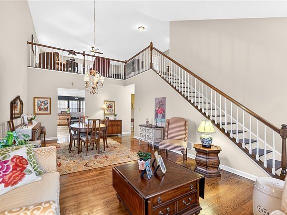 3rd image of 5309 Caste Dr