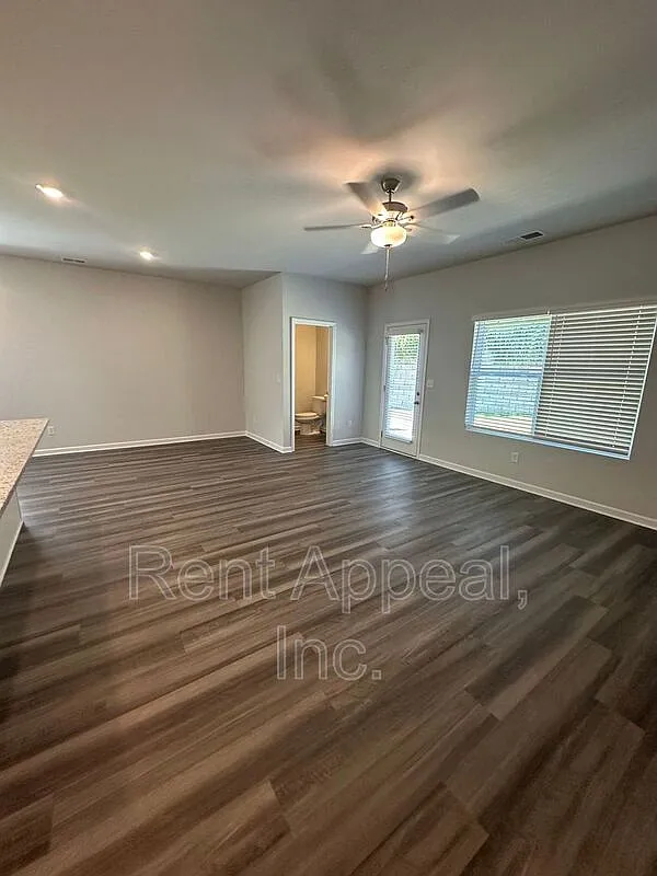 4 bed, 2.5 bath, 1805 sqft, $2,550 — Photo 4