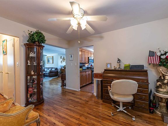 5th image of 711 Shore Rd APT 2L