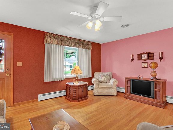 3rd image of 118 Michelle Dr