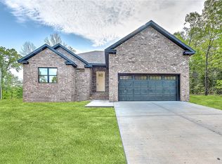 4 Lothian Dr, Bella Vista, AR 72715