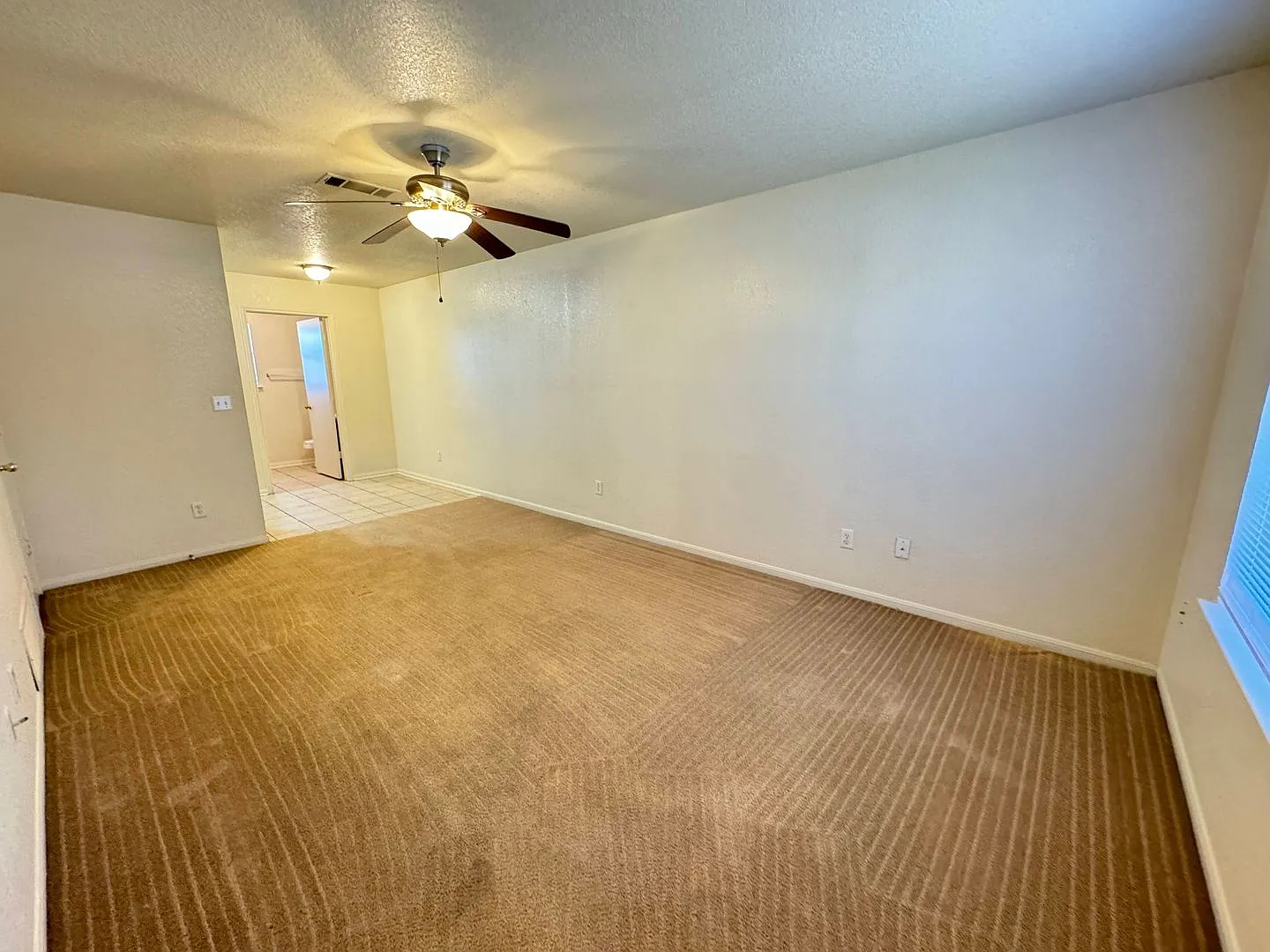 205 Lydia Dr — Photo 2
