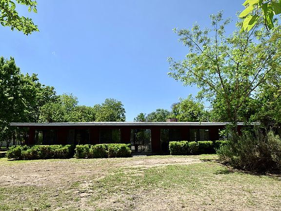 2nd image of 142 Royal Oaks Dr