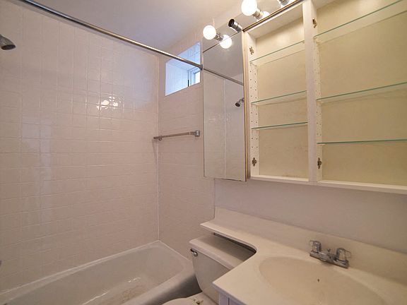 3rd image of 304 E 92nd St APT 4R