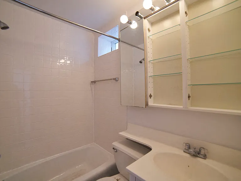304 E 92nd St #4R — Photo 3