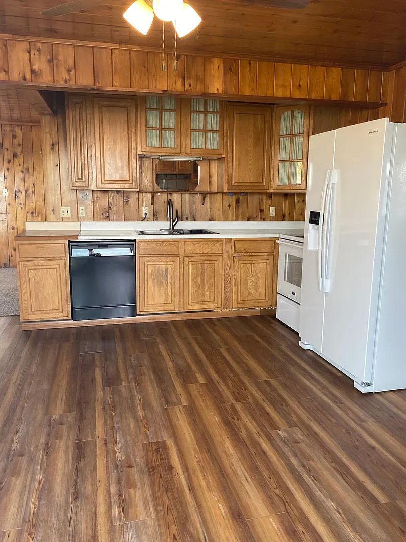 2 Bed 1 Bath Lake Rental — Photo 4
