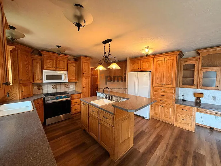 110 W Carrie Ave — Photo 4