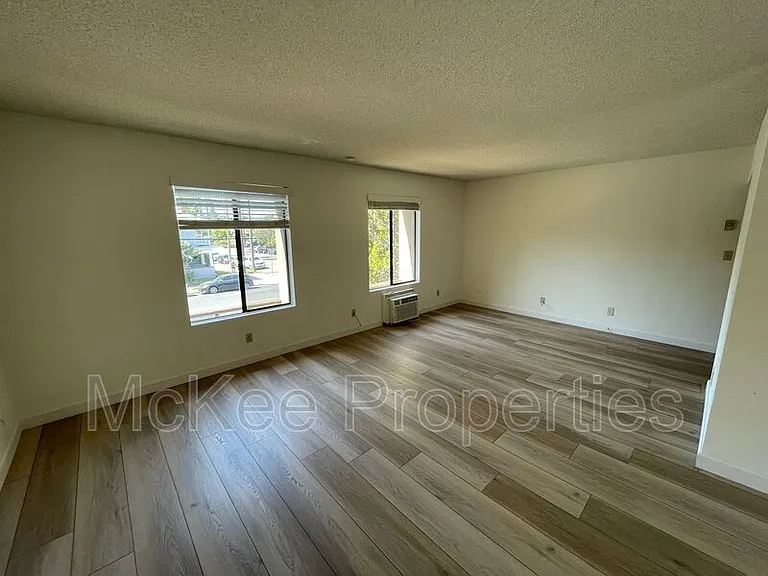 230 W Walnut Ave #D — Photo 6