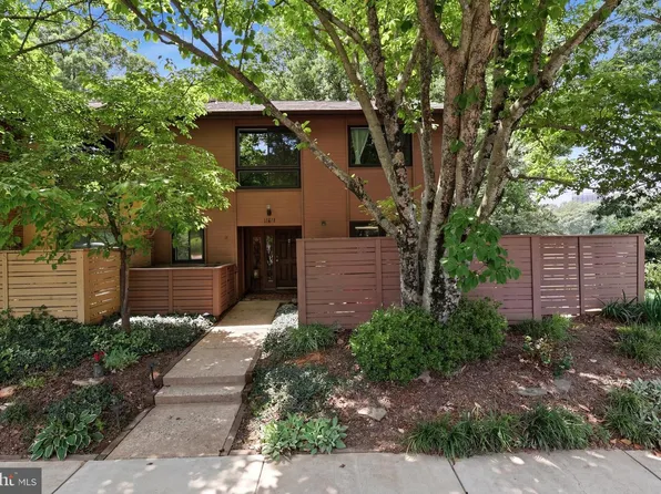 11615 Hunters Green Ct, Reston, VA 20191