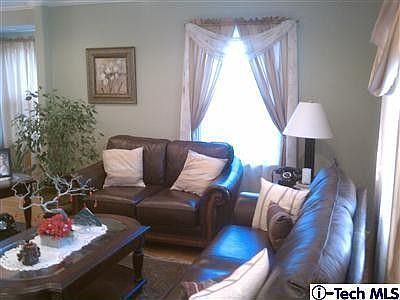3rd image of 10312 Jardine Ave