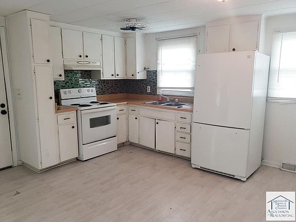 3rd image of 60 Parkway Dr