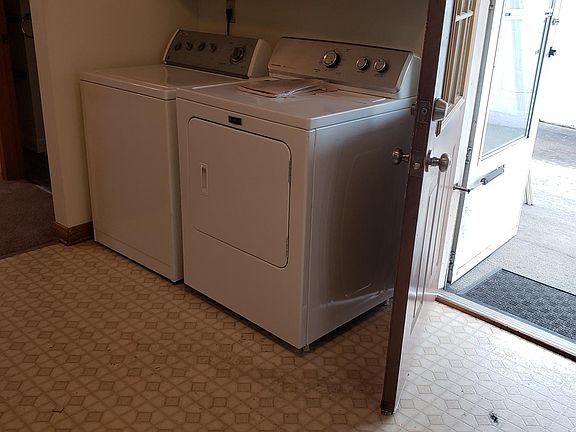3rd image of 822 Richwood Ave #B
