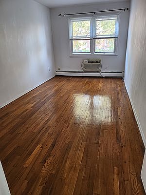 3rd image of 18-25 Clintonville St #1