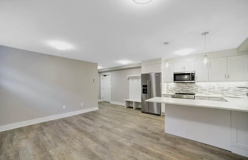 1 bed, 1.5 bath, 800 sqft, $2,400 — Photo 3
