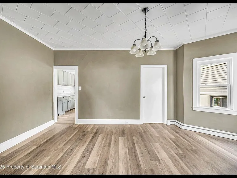 1061 Carmalt St — Photo 14
