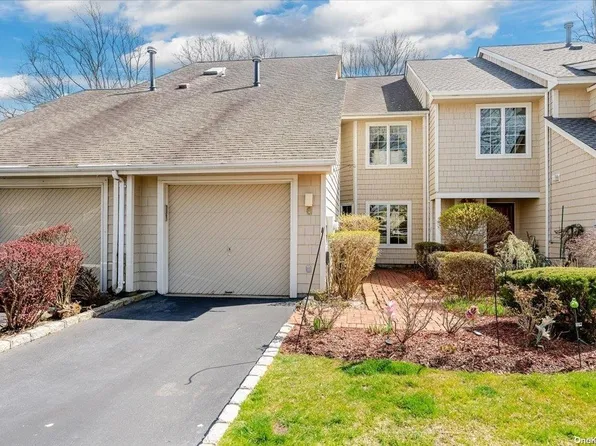 6 Oakmont Lane #6, Bay Shore, NY 11706