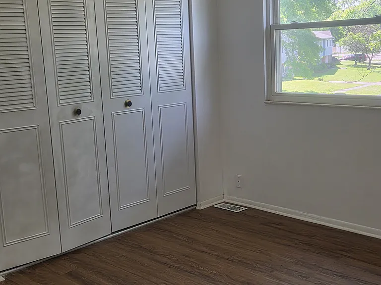 8513 Silver Fox Rd — Photo 16