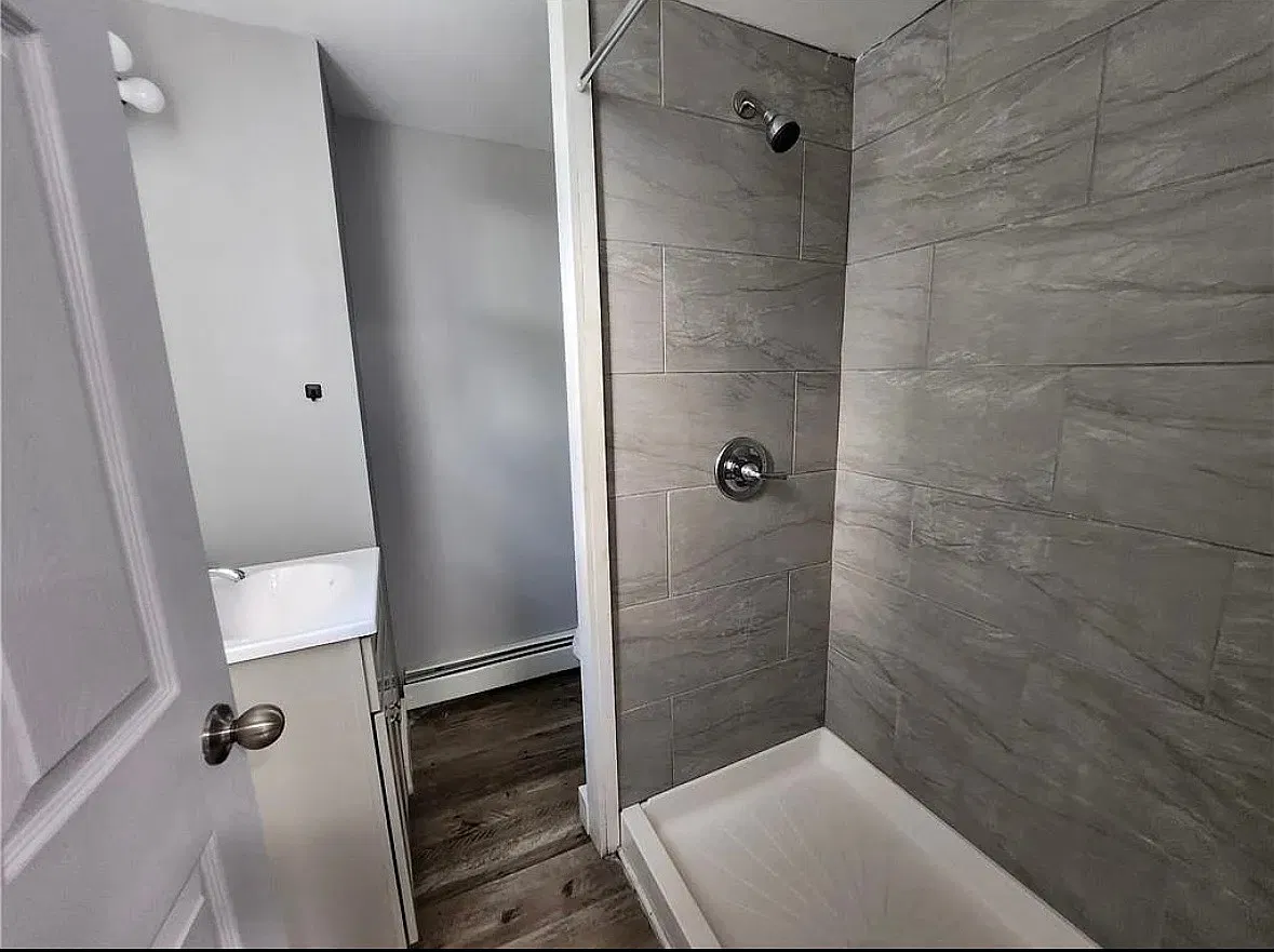 4 bed, 1.5 bath, $1,900 — Photo 3