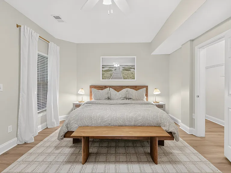 131 Carriage Ct — Photo 3