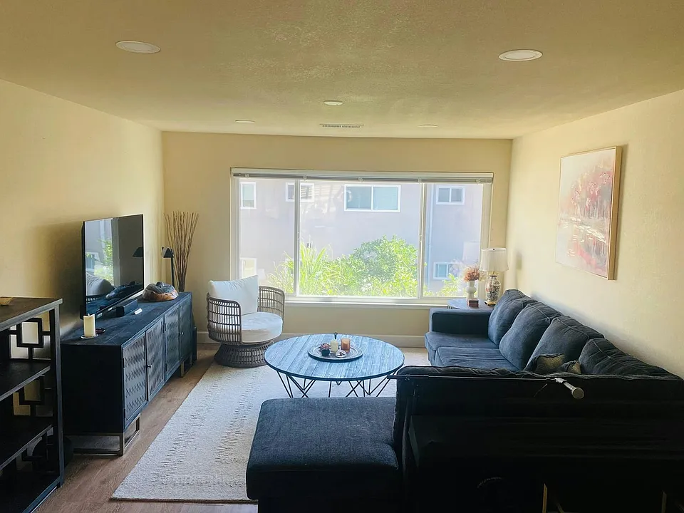 786 Elm St #14