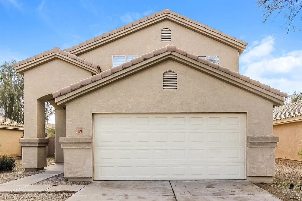 4 bed, 3.0 bath, 2470 sqft, $2,395 — Photo 1