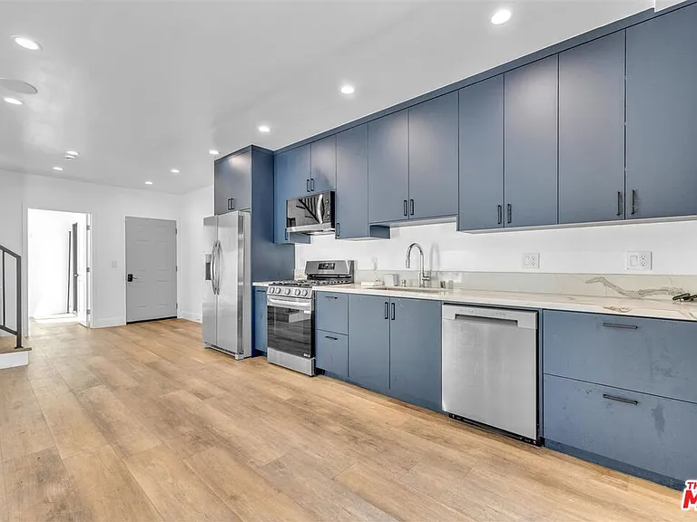14121 Califa St — Photo 18