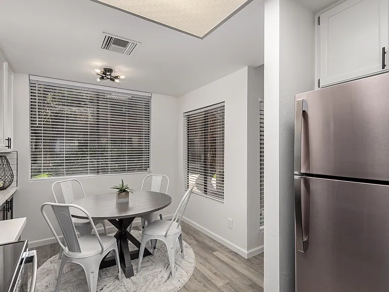 500 N Roosevelt Ave #102 — Photo 9