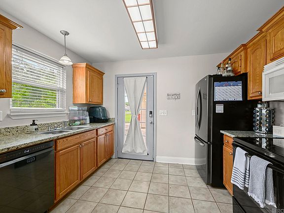 5th image of 11287 Shelly St
