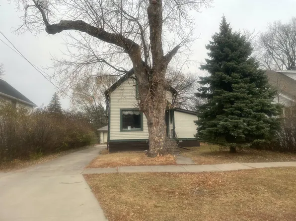 1319 8th Ave S, Fargo, ND 58103