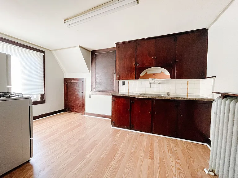 1925 E 5th St #5 — Photo 9