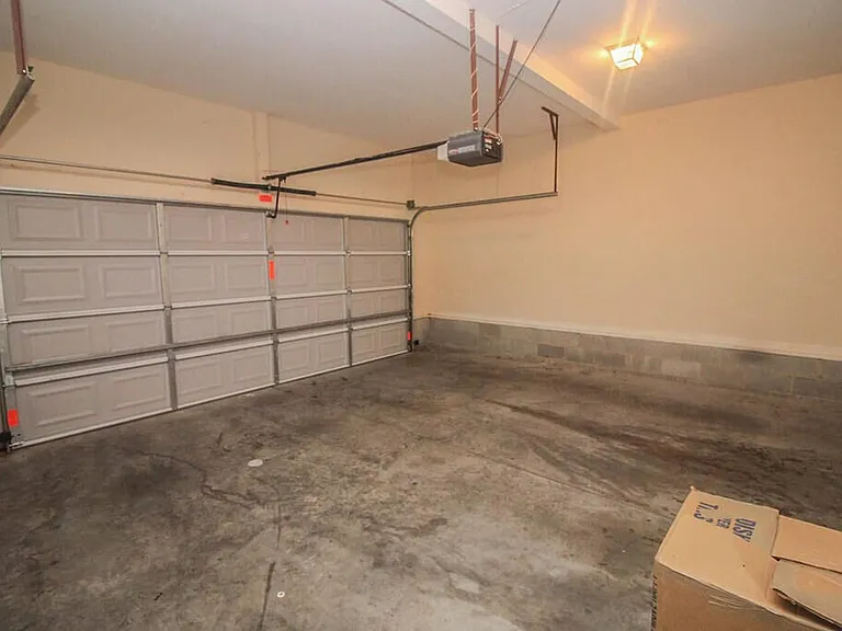 246 Farmington Dr W — Photo 28