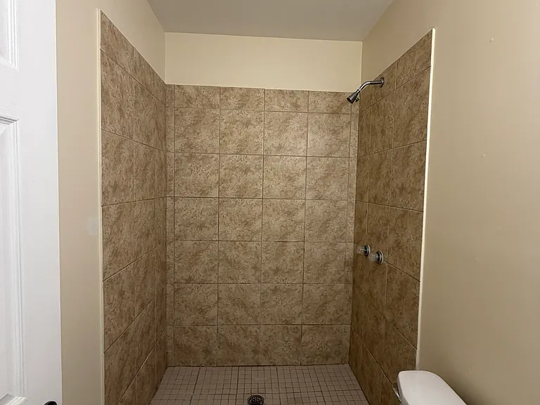 1928 W Diamond St #1 — Photo 11
