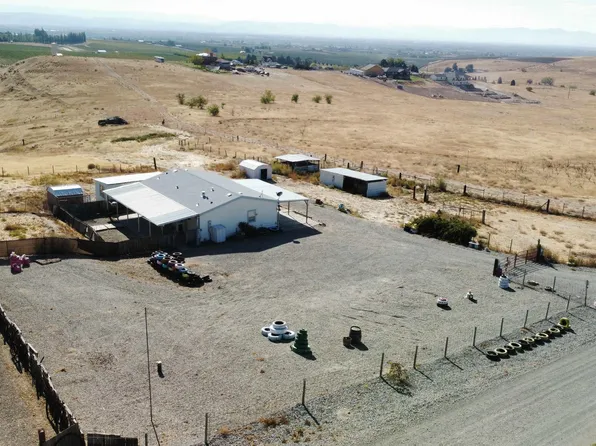 670 Hidden Valley Rd, Zillah, WA 98953