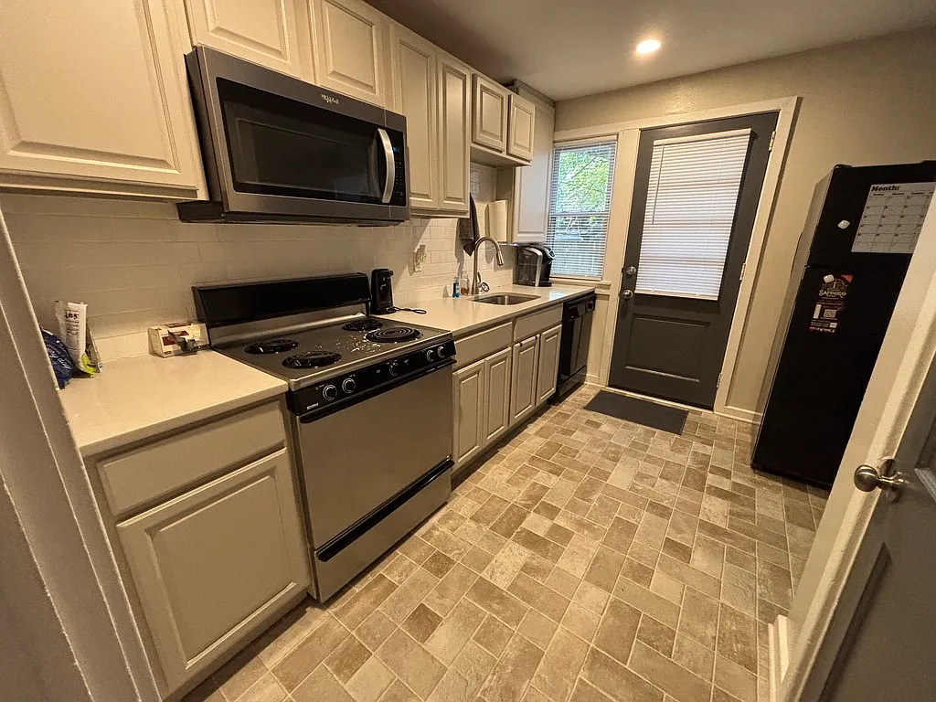 Building Photo - 57 Thompson Cir