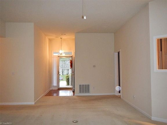 2nd image of 6 Montford Ct