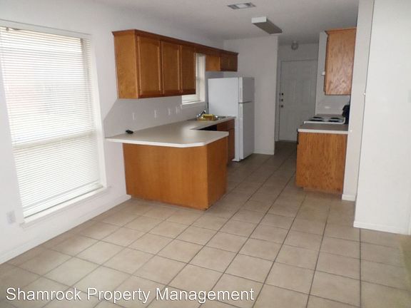 3rd image of 715 Park Meadows Dr