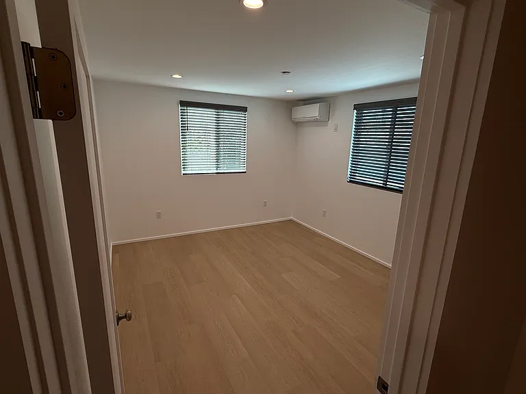 19239 Linnet St #19239 — Photo 16