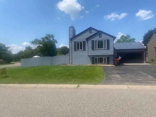 3850 Hallmark Ave N, Oakdale, MN 55128