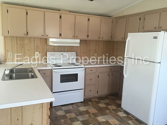 4th image of 105 Colonial Ct