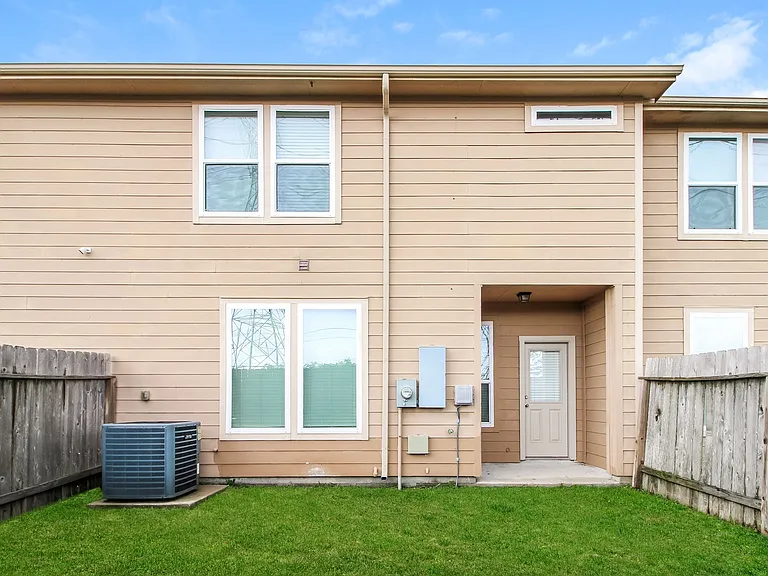 3918 Calgary Cir — Photo 5