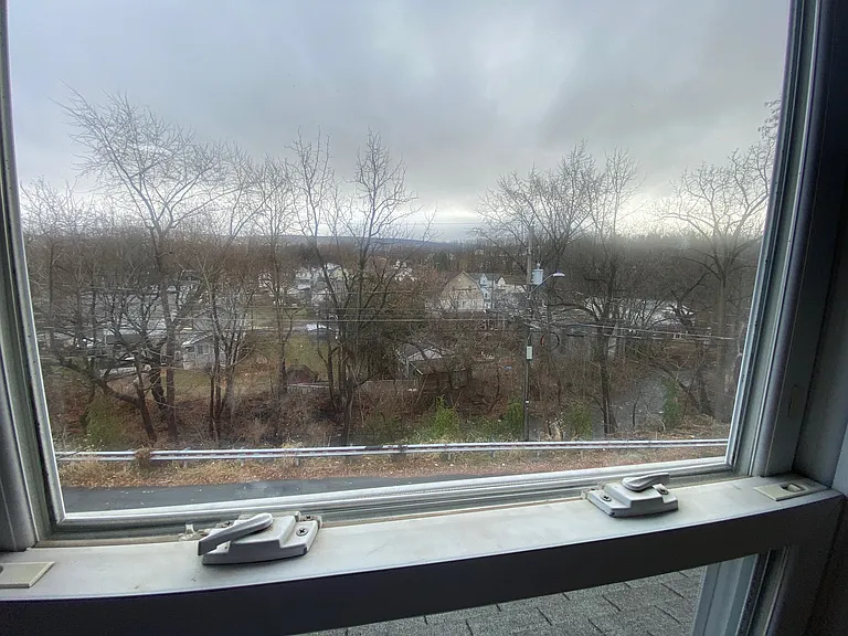 129 Beech St — Photo 34