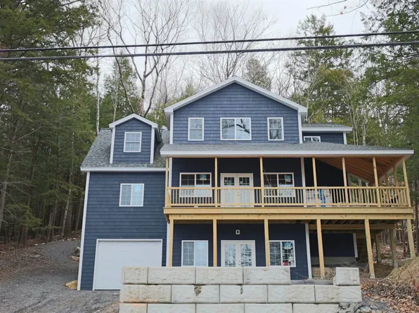 467 Memorial Dr, Winthrop, ME 04364